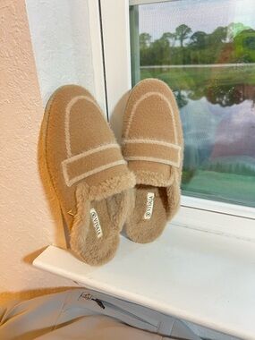 VIVAIA Round Toe Fluffy Mule Slippers in Khaki Brown Women’s Size 39